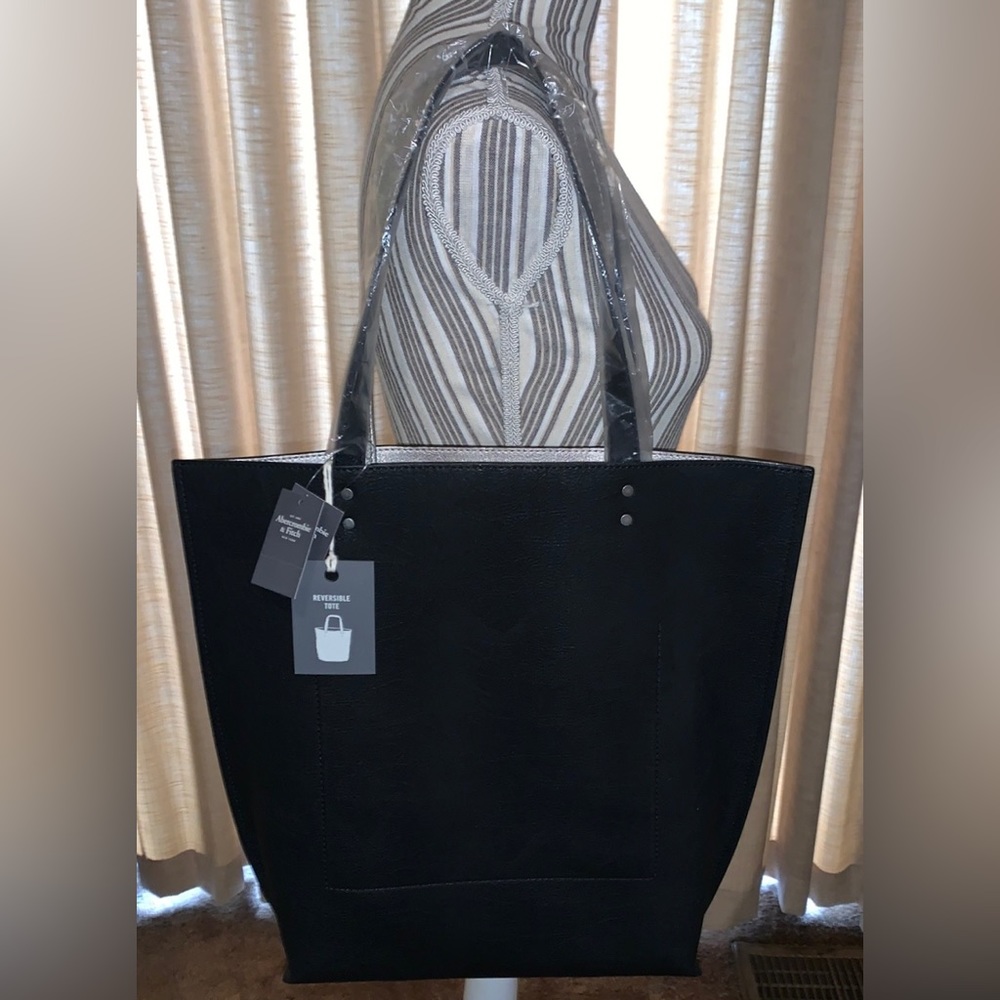 Abercrombie and Fitch NWT Black and Silver Reversible Tote